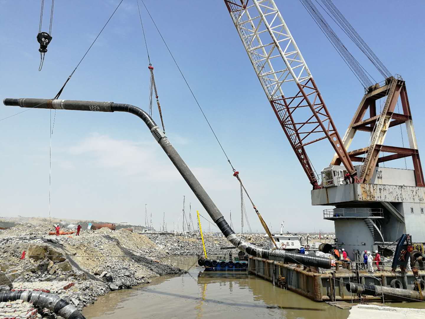 浙（zhè）石（shí）化馬目魚（yú）山海底管道安裝項目（mù）--魚山側立管安裝（zhuāng）項目順利完工