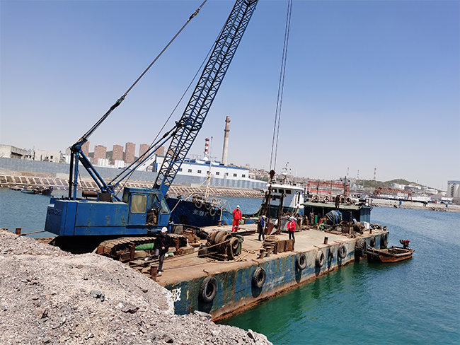 大（dà）連南碼頭海纜鋪設項目順利完工