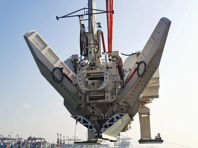 我國首次（cì）深水犁式挖溝機海試成（chéng）功