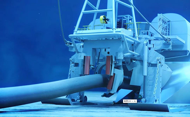 我國首次深水犁式挖溝機海試成功