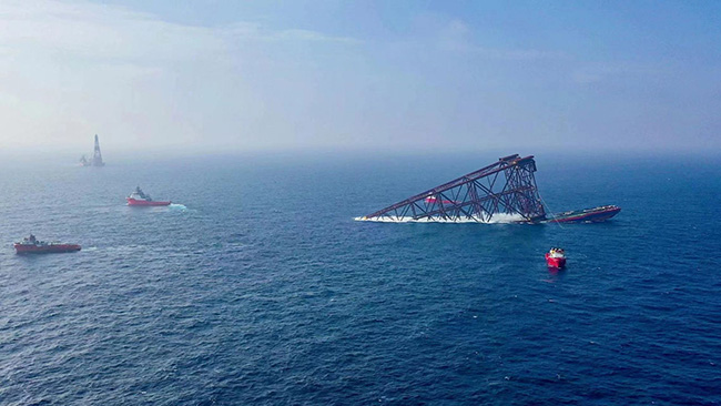 亞洲第一深水導管架“海基一號”海上安裝（zhuāng）就位