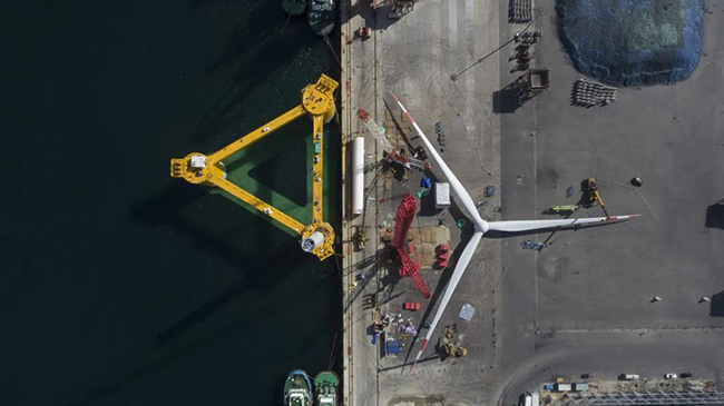 扶搖直上 築夢深藍——國內首台（tái）深遠海浮式風（fēng）電裝（zhuāng）備運抵湛江！