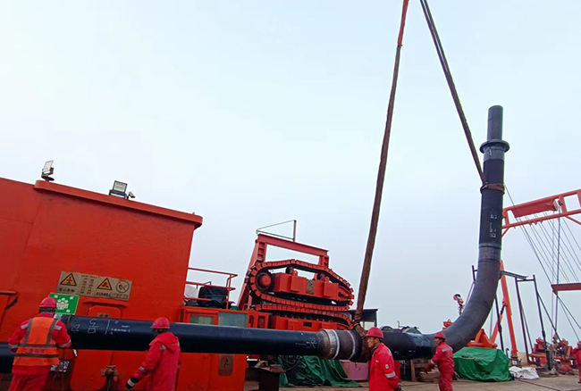 冀東南堡1-29儲氣庫先導試驗地（dì）麵工程注采集輸管（guǎn）道項目鋪管船施工項目進展順利