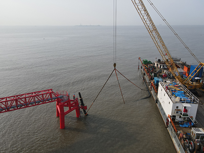 冀（jì）東南堡1-29儲氣庫先（xiān）導試驗地麵工程注（zhù）采（cǎi）集輸（shū）管道項目鋪管船施工項目進展（zhǎn）順利