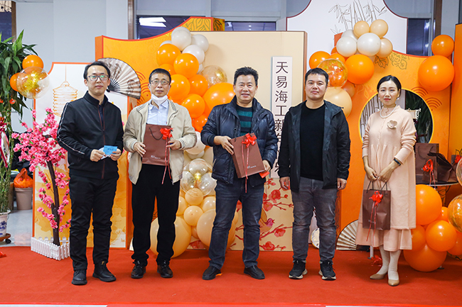 “聖”情（qíng）以待，“旦”願有你 丨星空无限传媒官网海（hǎi）工2023迎新年會圓滿舉行（háng）！