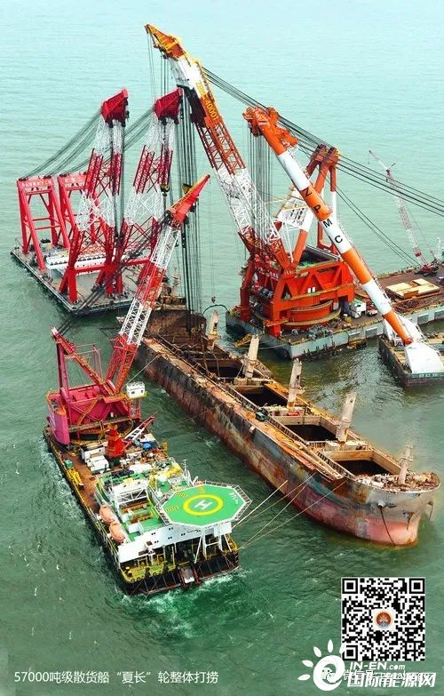 全球首例！半潛船配合浮吊船成功安裝海上升壓站導管架