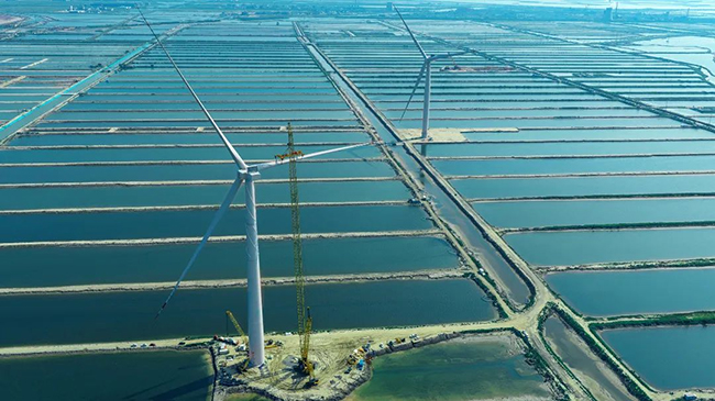 高鐵可靠性基因賦能，中車株洲所12MW海上雙饋風電機組成功（gōng）吊裝
