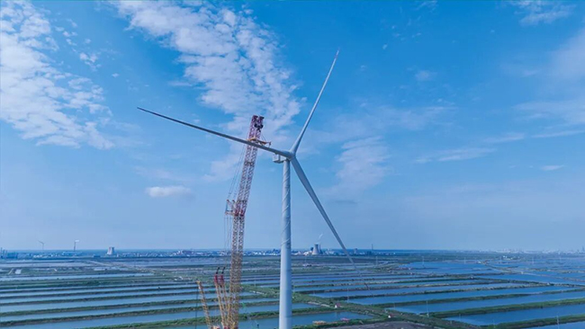 全球最大26兆瓦級海上風電機組成功吊裝