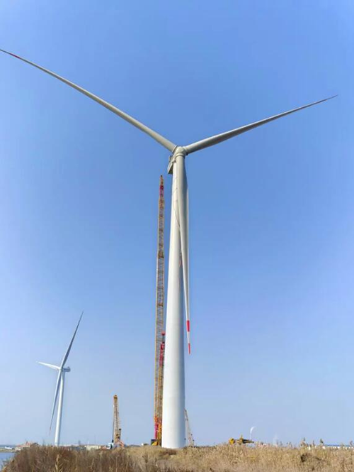 中船科技首（shǒu）台H260-12.6MW海上機組完成吊裝