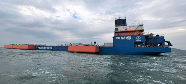 我國首艘火箭網係回收海上（shàng）平（píng）台成功交付