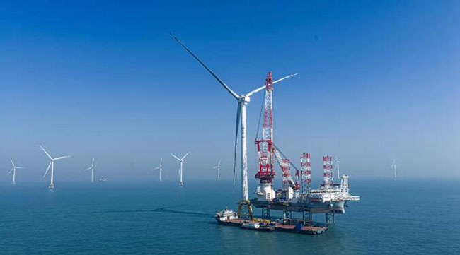 全球首台20兆瓦海上風電機組完成（chéng）吊裝