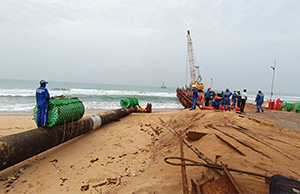 尼（ní）日爾-貝寧原（yuán）油外輸管（guǎn）線（xiàn）項目海上終端工程-近岸段海底管線均已順利拖拉就位