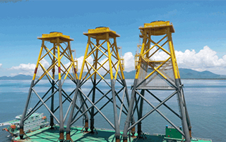 全（quán）球首台“導管架風機+網箱”風漁融合一（yī）體化裝備順利（lì）完成海上安裝