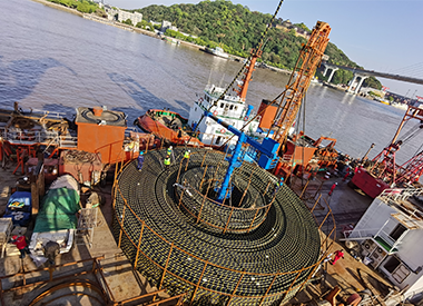 海（hǎi）底電/光纜（lǎn）敷設和維修 